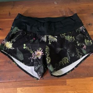 Oiselle Roga Shorts Dark Bloom Size 6